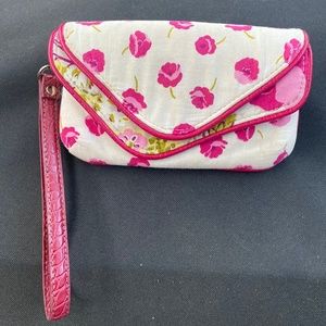 VERA BRADLEY Flapper Wristlet Wallet in MAKE ME BLUSH pattern
